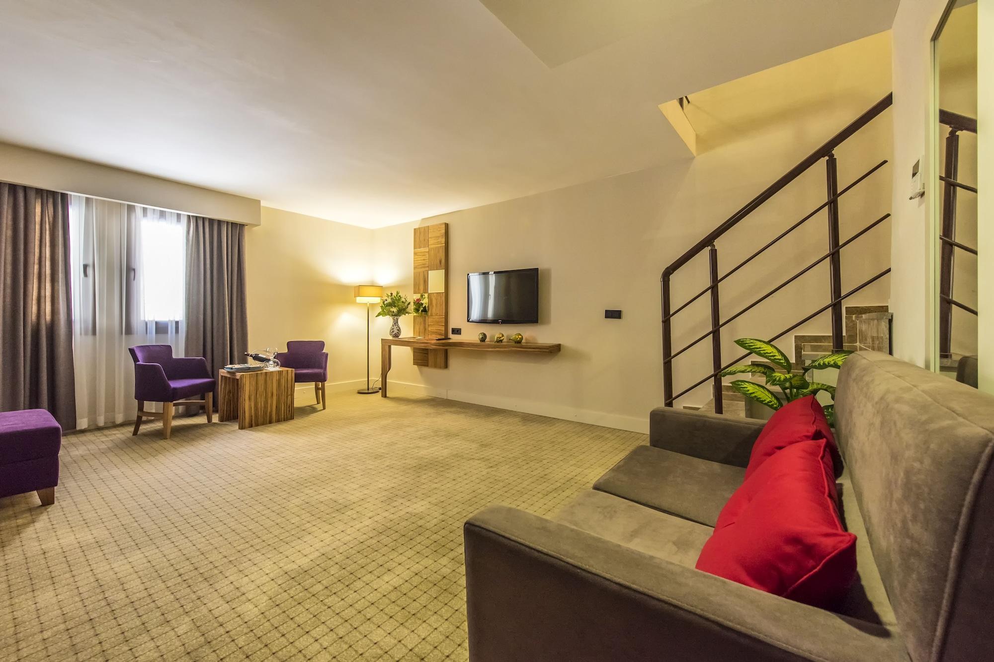 Отель Ramada By Wyndham Cappadocia Ортахисар Экстерьер фото